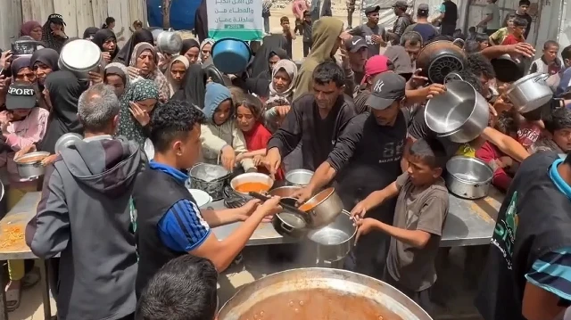 Gazze’de yerinden edilen binlerce aileye şefkat eli