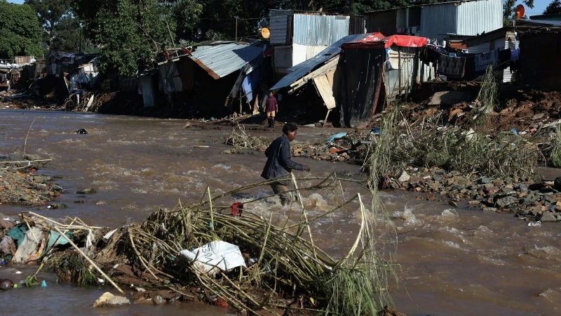 Güney Afrika’yı sel ve fırtına vurdu: Ulusal afet hali ilan edildi