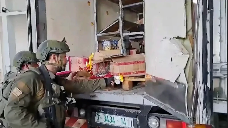 İsrail askerleri Lübnan’ı yağmalıyor