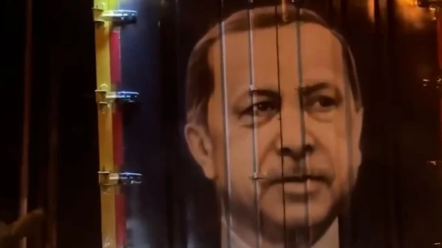 TIR’ın arkasına Cumhurbaşkanı Erdoğan’ın fotoğrafını resmetti: Sumutra’da sürpriz portre dikkat çekti