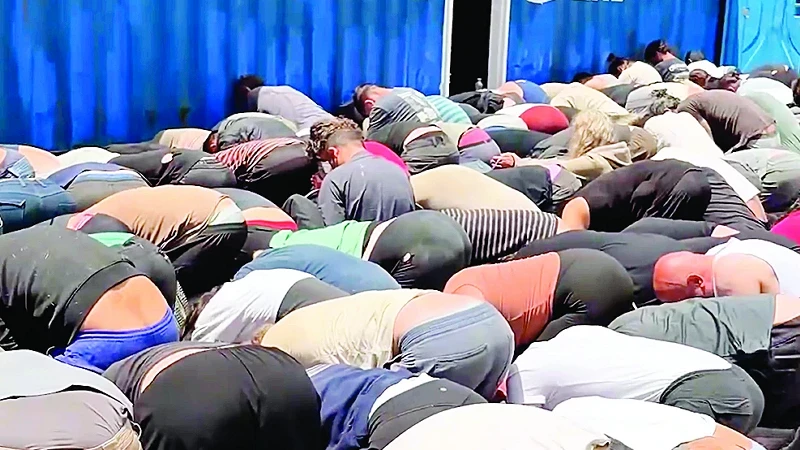 Yahudi olmayan herkese düşmanlar: Canlı yayında bile işkence