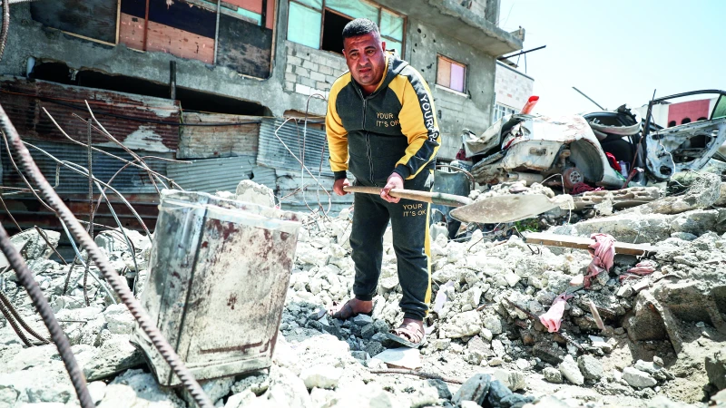 Yakınlarını iki yıldır enkazlarda arıyor
