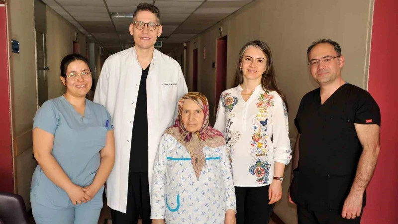 Yumurtalık kanseri teşhisi konulan hasta 12 günde sağlığına kavuştu